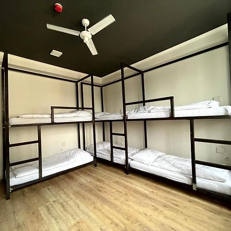 Hostel Waltz Братислава Экстерьер фото