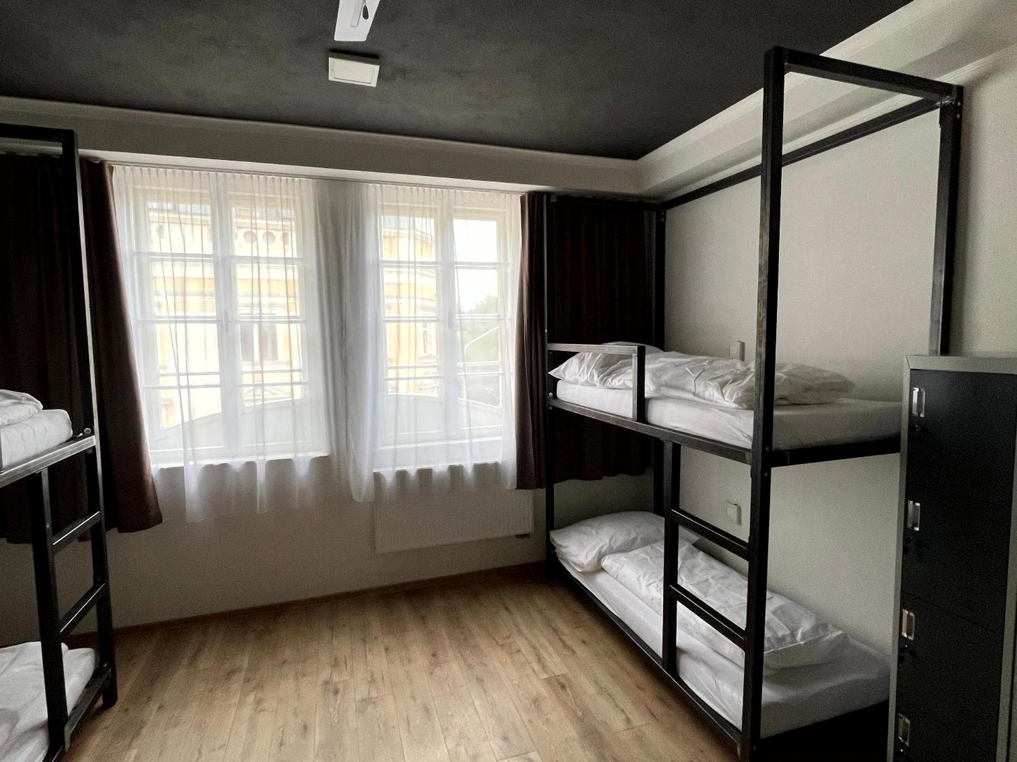 Hostel Waltz Братислава Экстерьер фото