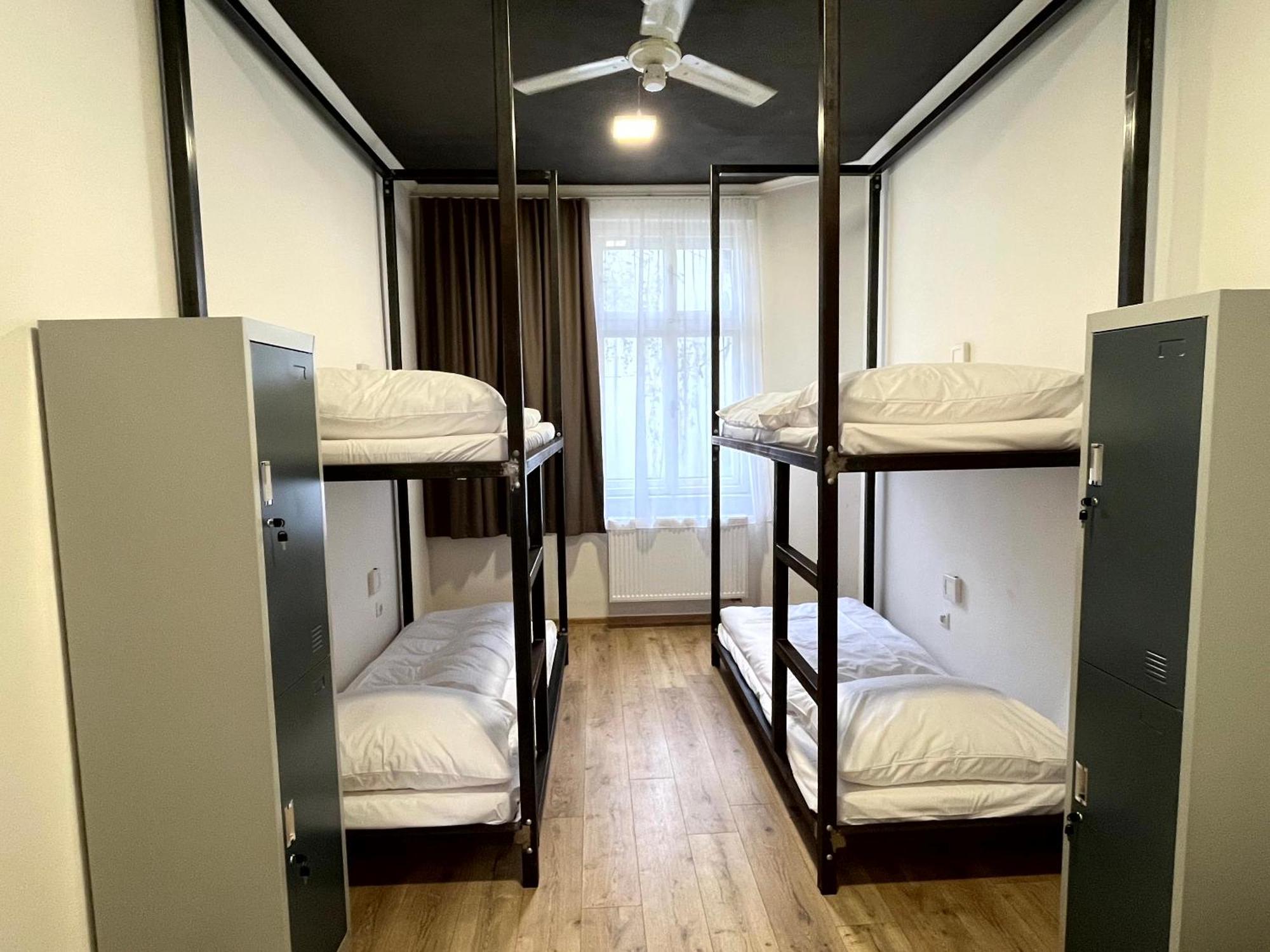 Hostel Waltz Братислава Экстерьер фото