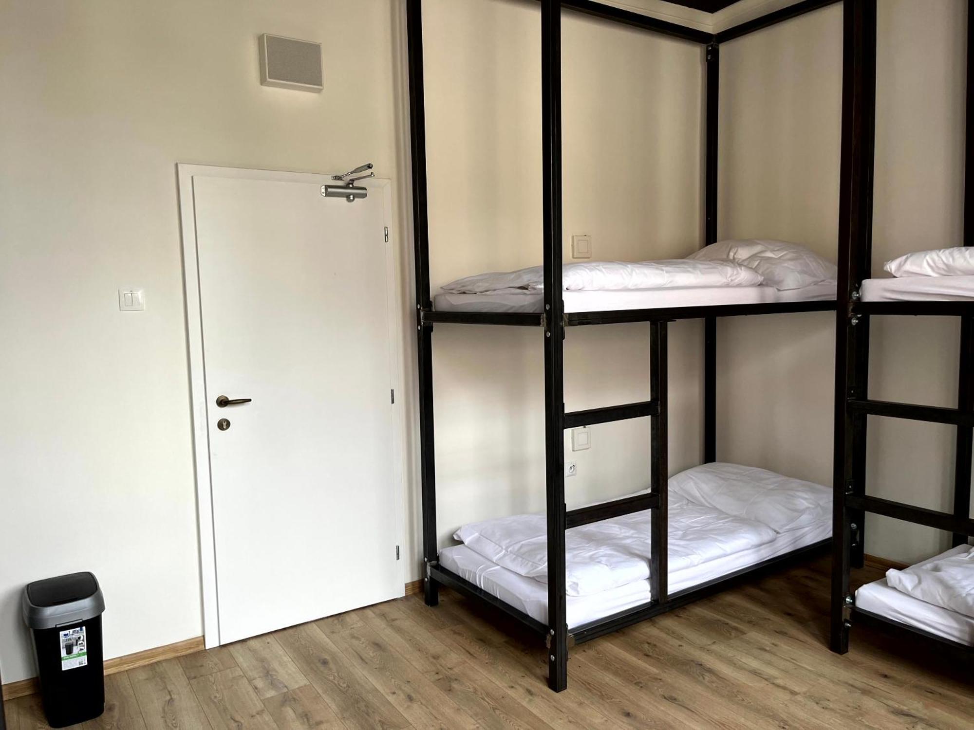 Hostel Waltz Братислава Экстерьер фото