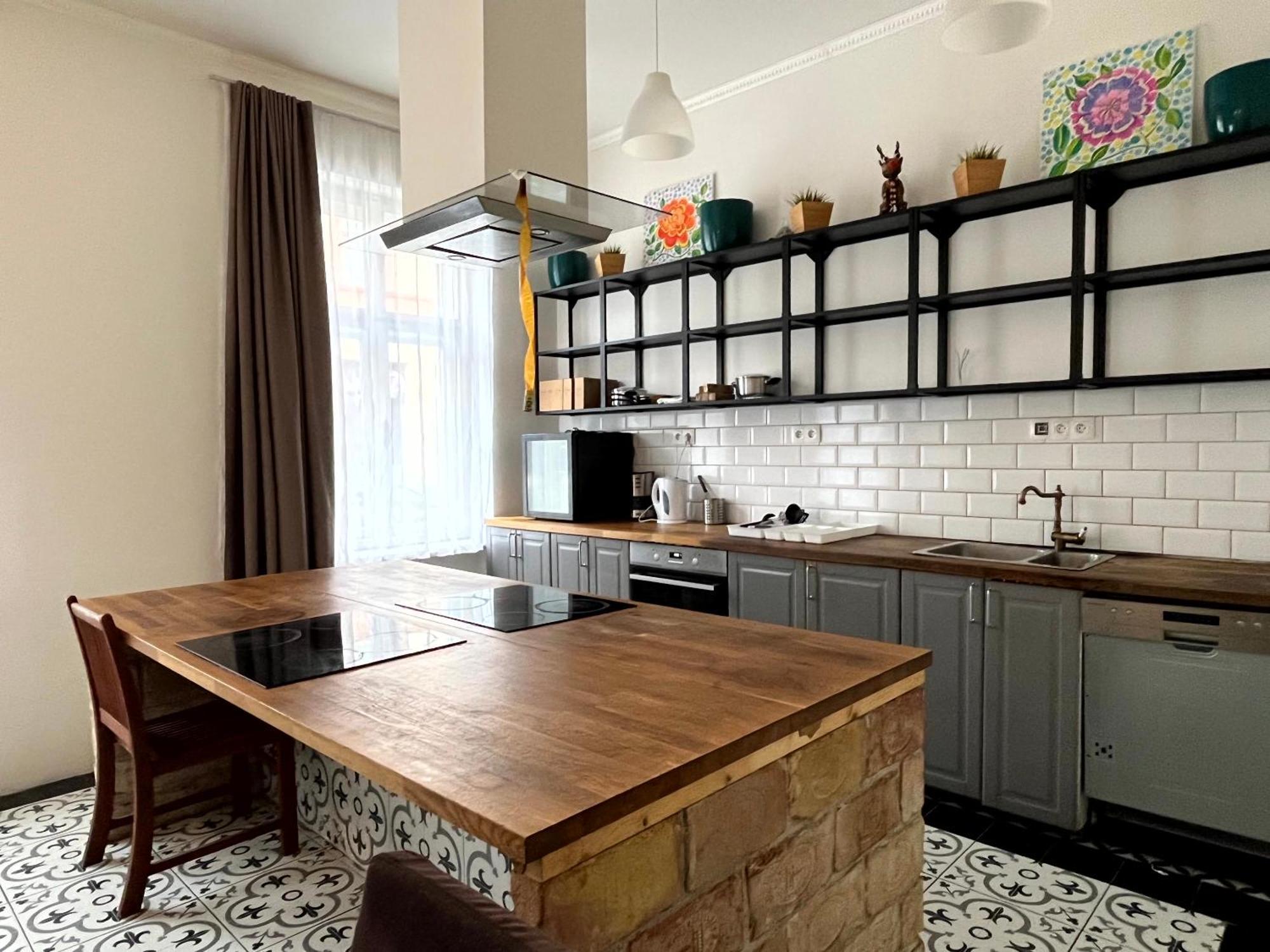 Hostel Waltz Братислава Экстерьер фото