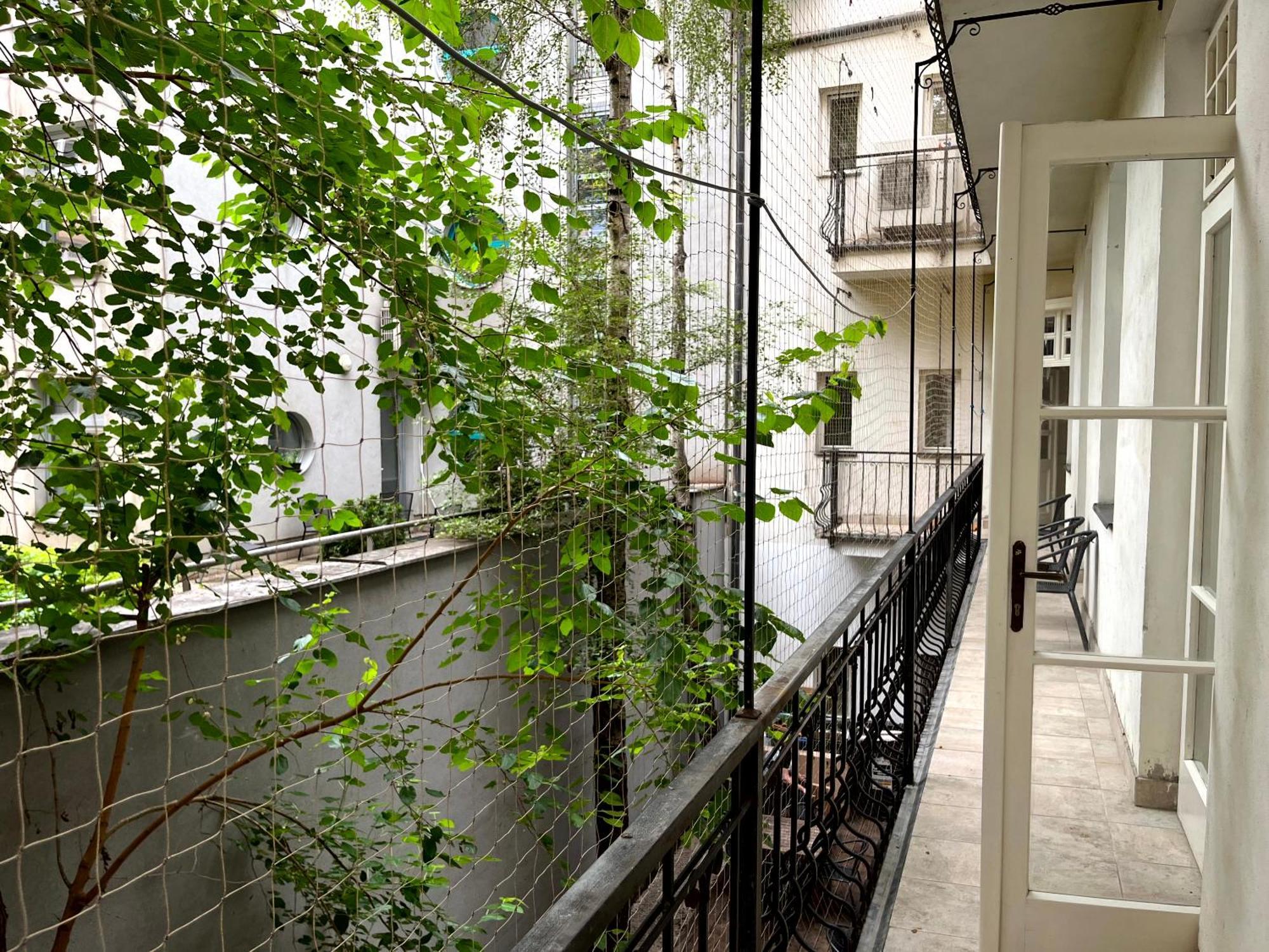 Hostel Waltz Братислава Экстерьер фото