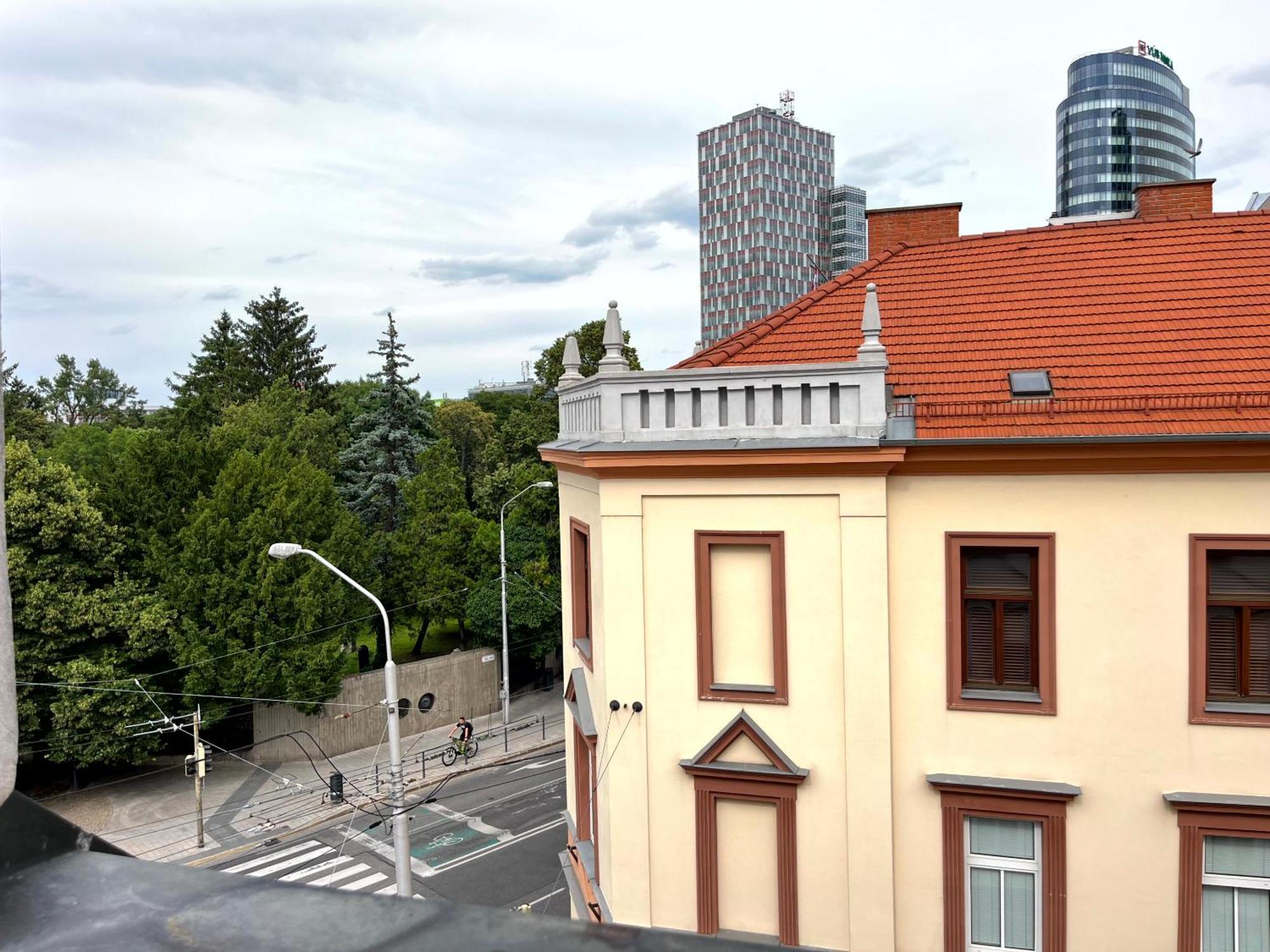 Hostel Waltz Братислава Экстерьер фото