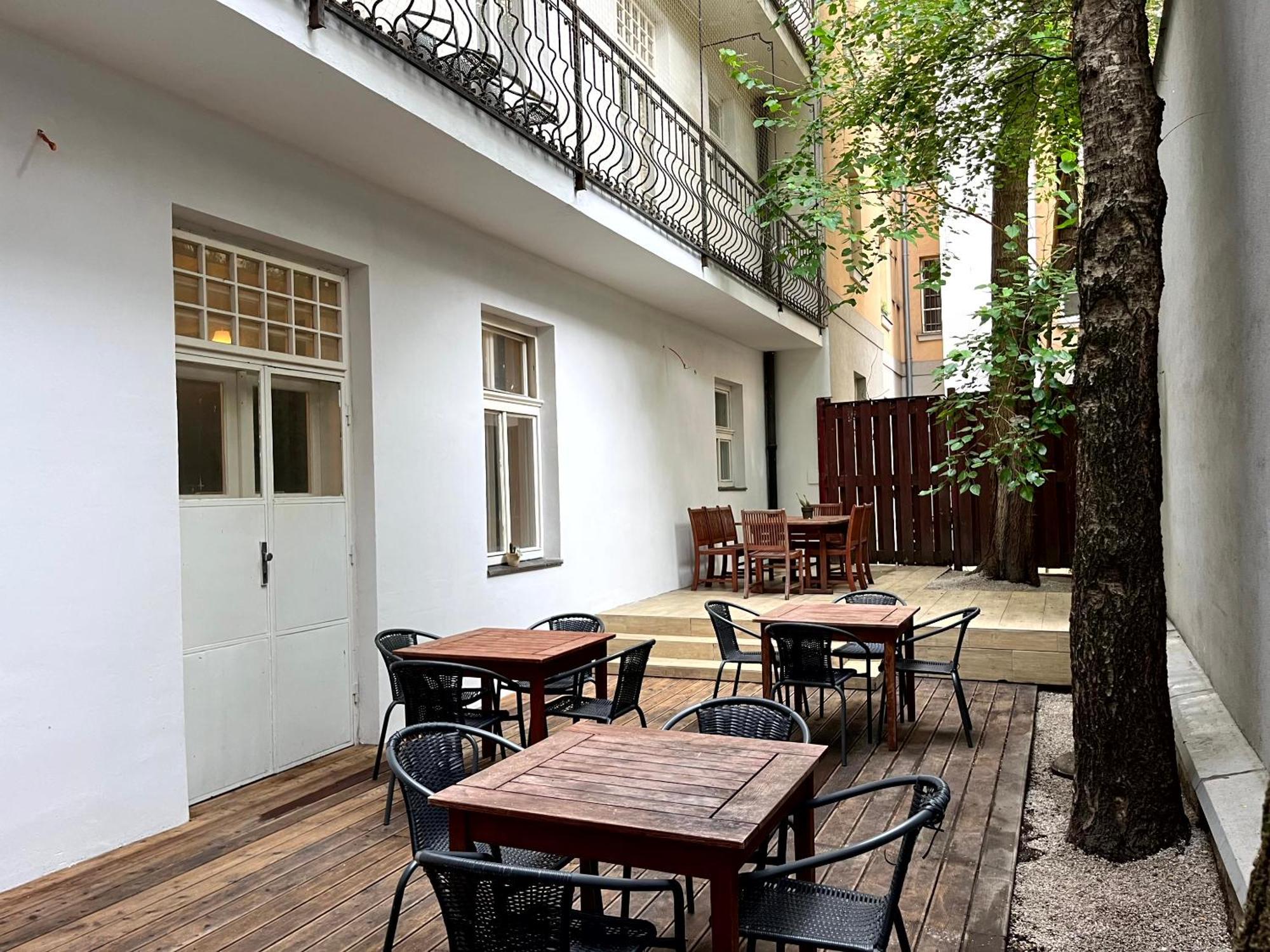 Hostel Waltz Братислава Экстерьер фото