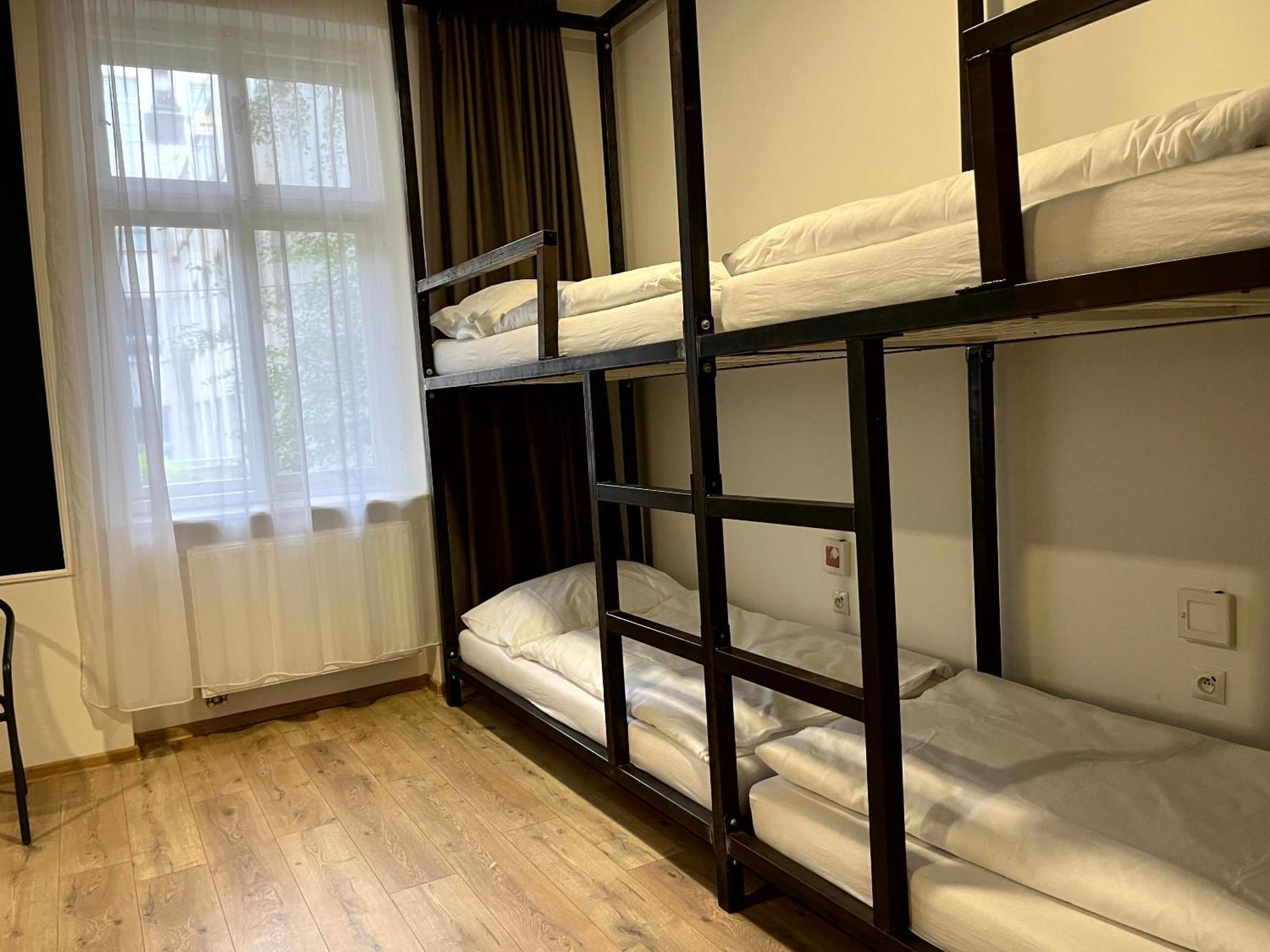 Hostel Waltz Братислава Экстерьер фото