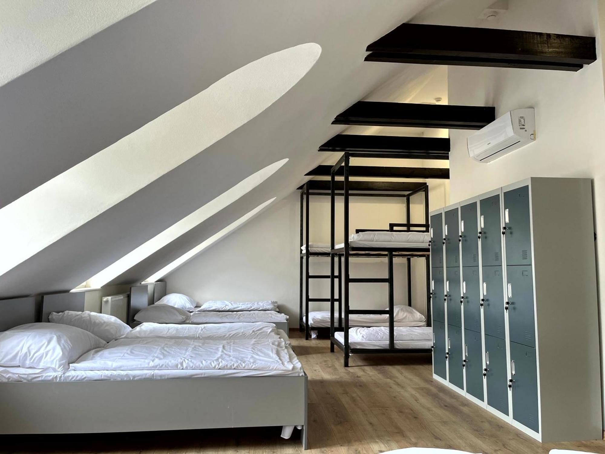 Hostel Waltz Братислава Экстерьер фото
